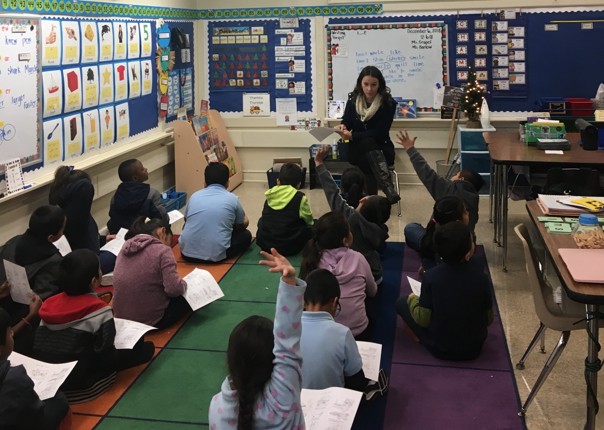 img_5555.jpg Student teacher Alayna Grapel leading a literacy lesson to h