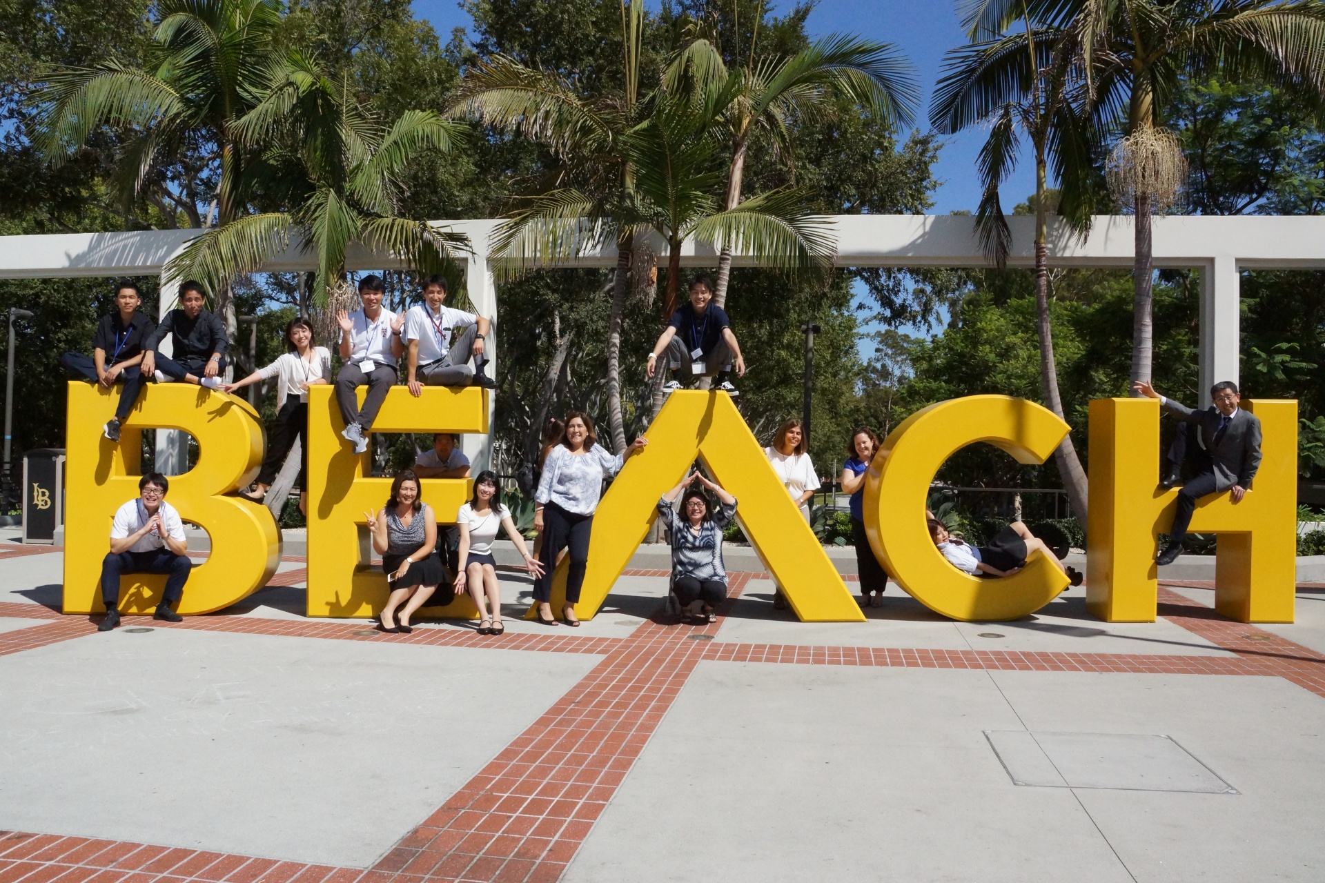 waseda students at the beach