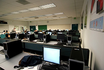 computer lab with faculty and students