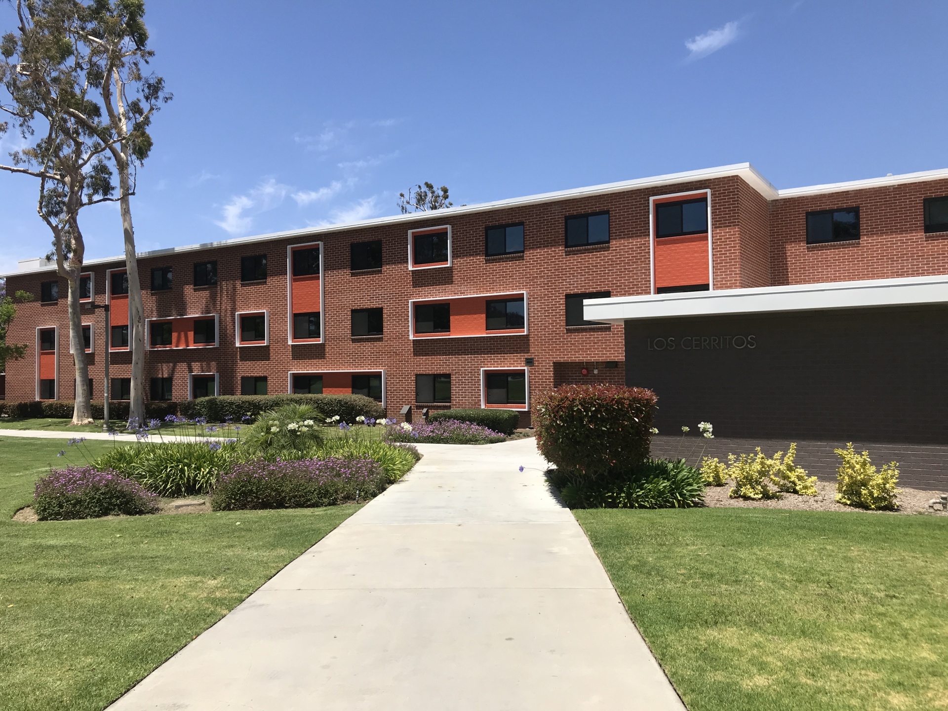 Los Cerritos building exterior