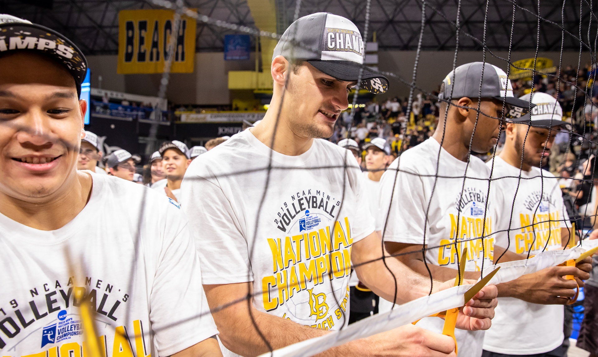 lbsu-champ2.jpg LB p;layers cut net