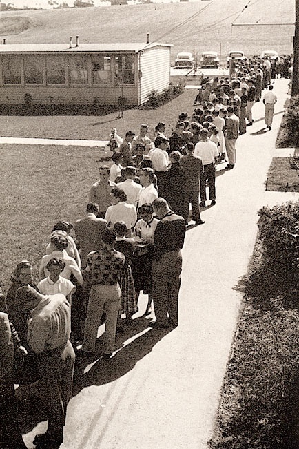 New student enrollment on first day of spring semester regis