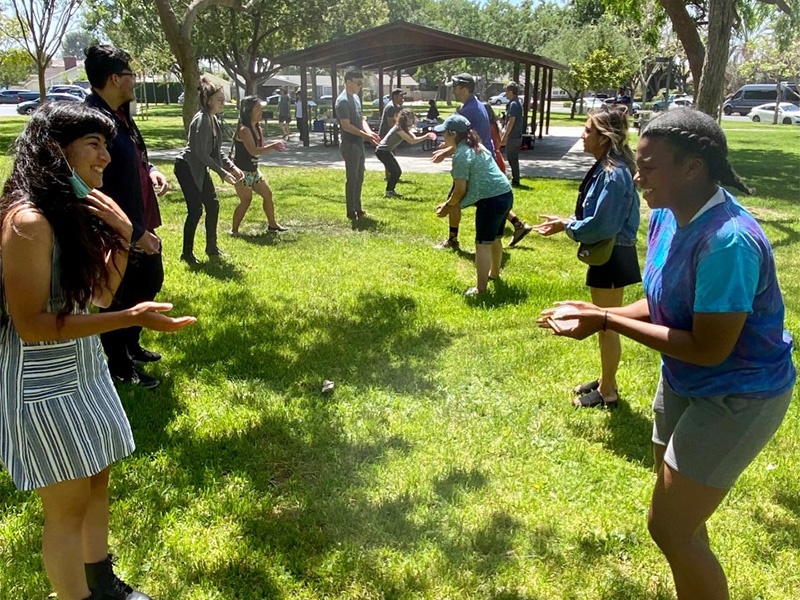 water balloon toss