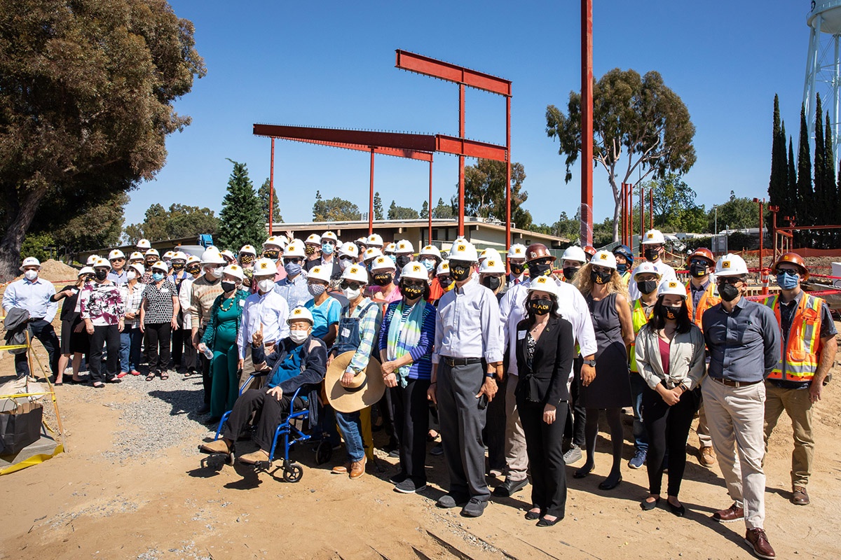 group of alumni, donors