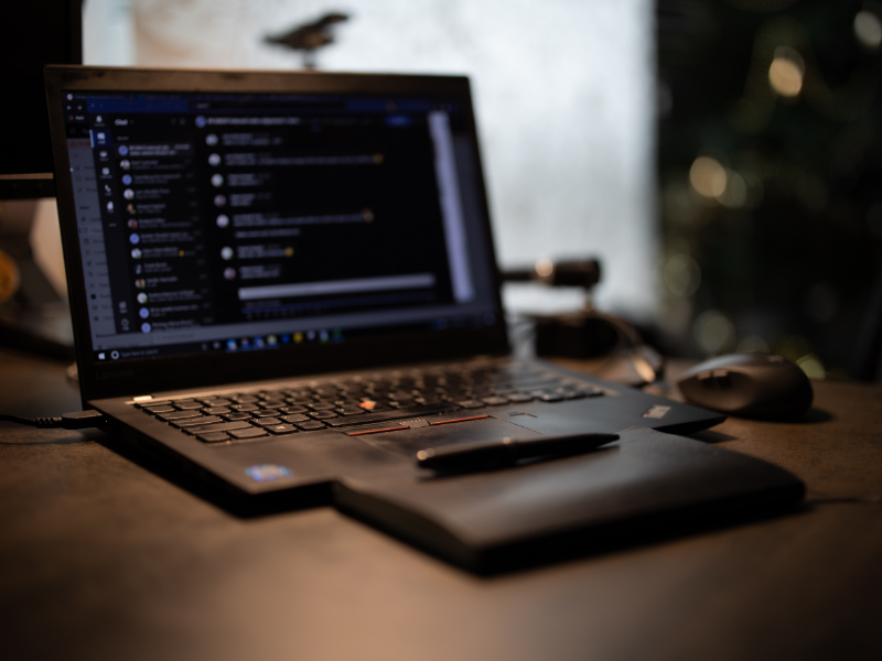 ms_teams.png Laptop and desk