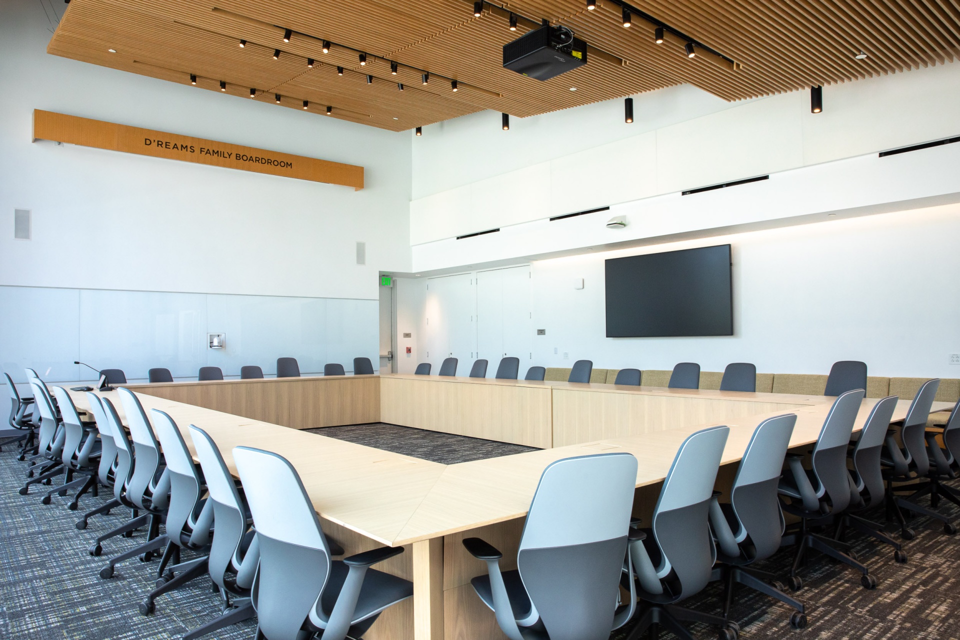 ngai_alumni_center-03.jpg D'Ream Family Boardroom
