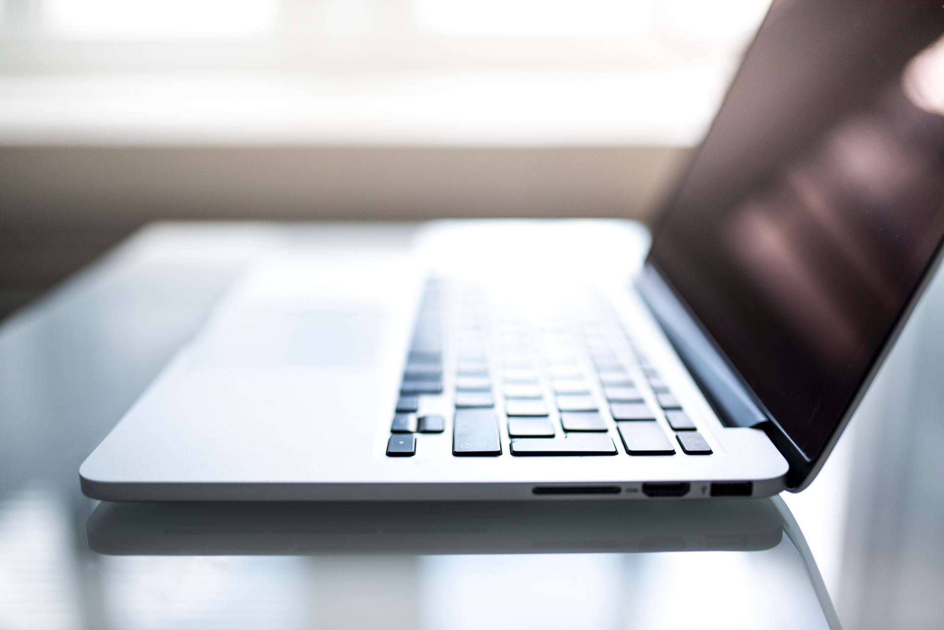 pexels-nao-triponez-792199.jpg open laptop