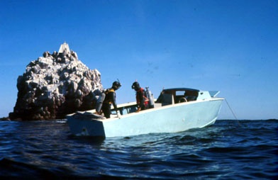 Dick Johnson and Don Nelson preparing for a dive