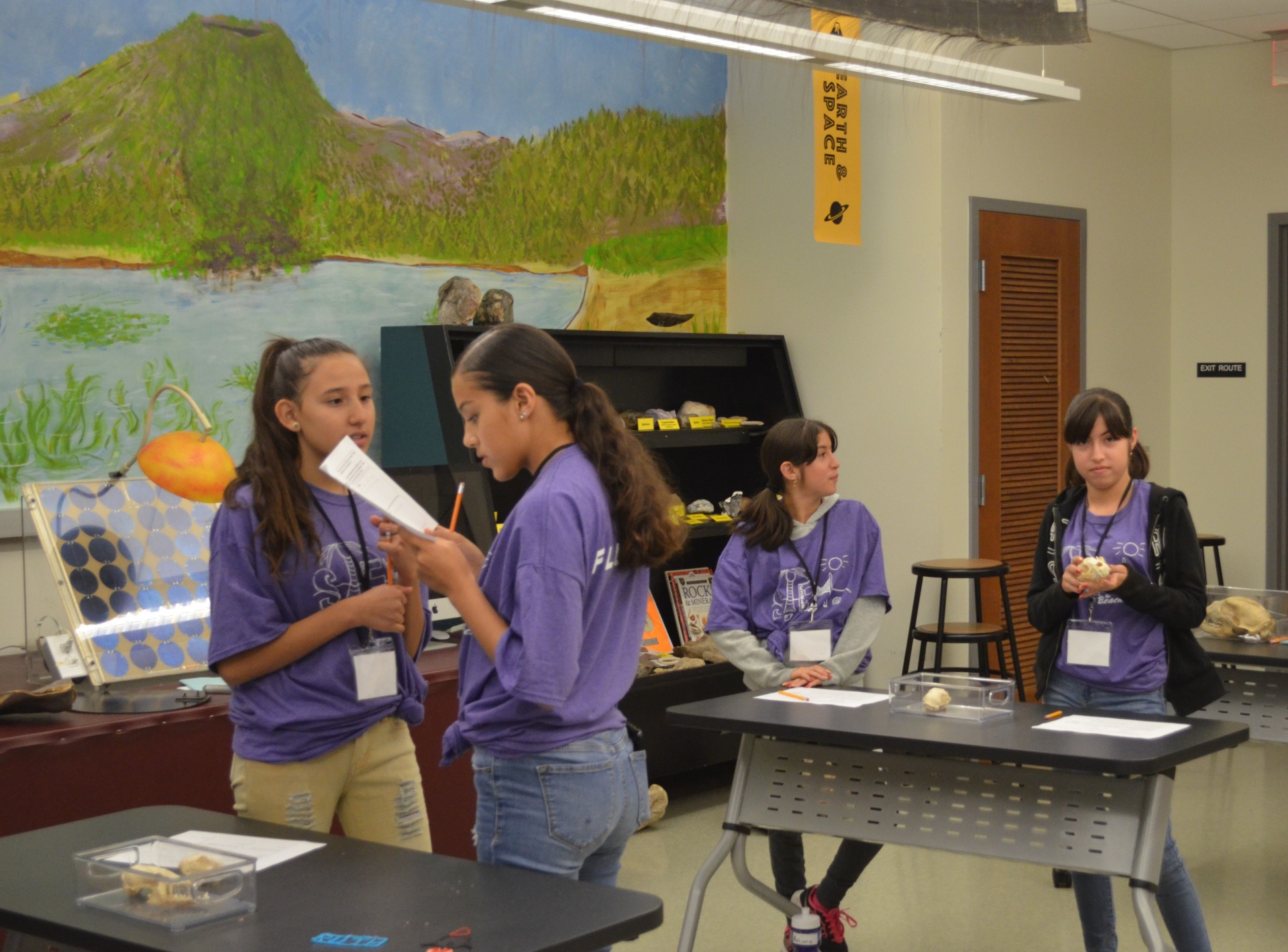 Investigating animal skulls in CSULB’s Science Learning Cent