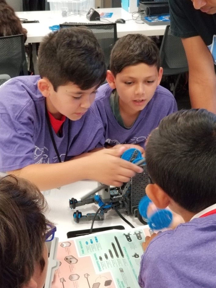 students_designing_robots.jpg Students designing rockets
