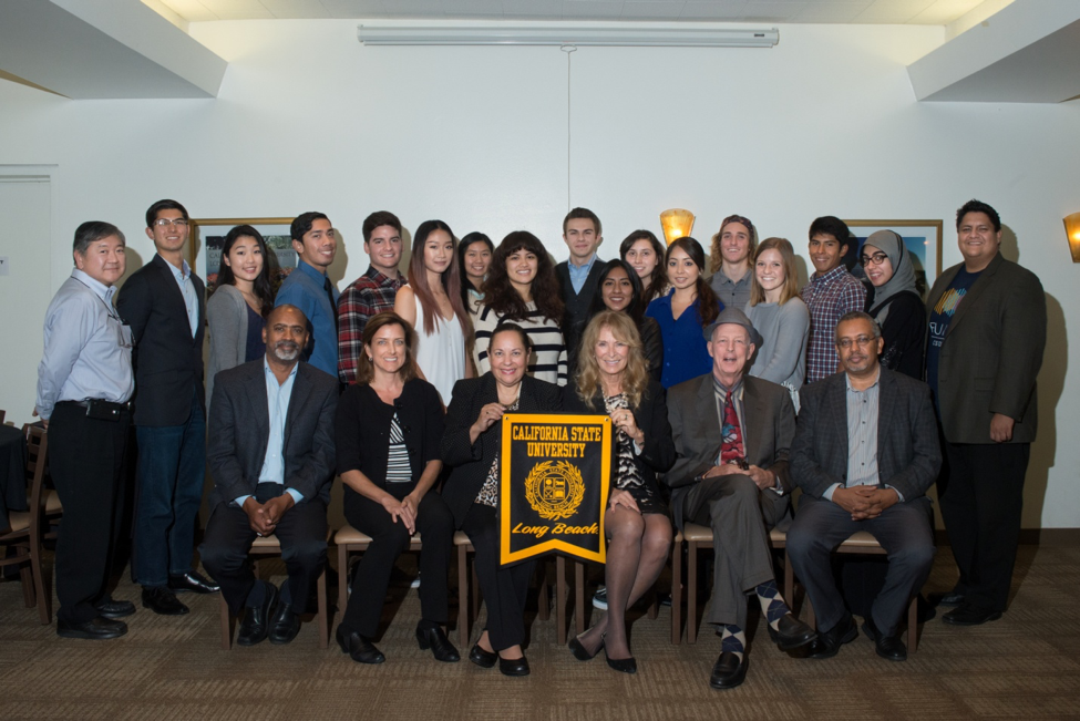 usc-visit.png Students and Faculty at the Mixer