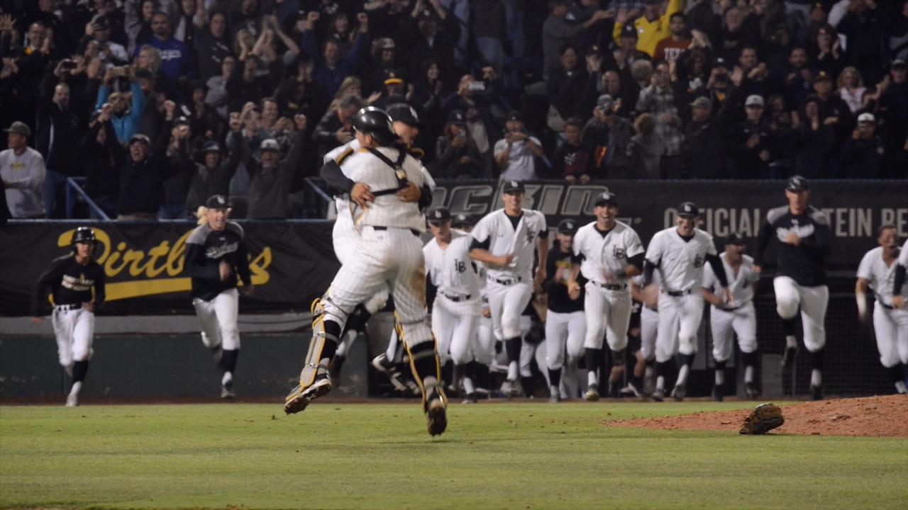 Dirtbags celebrate their victory!