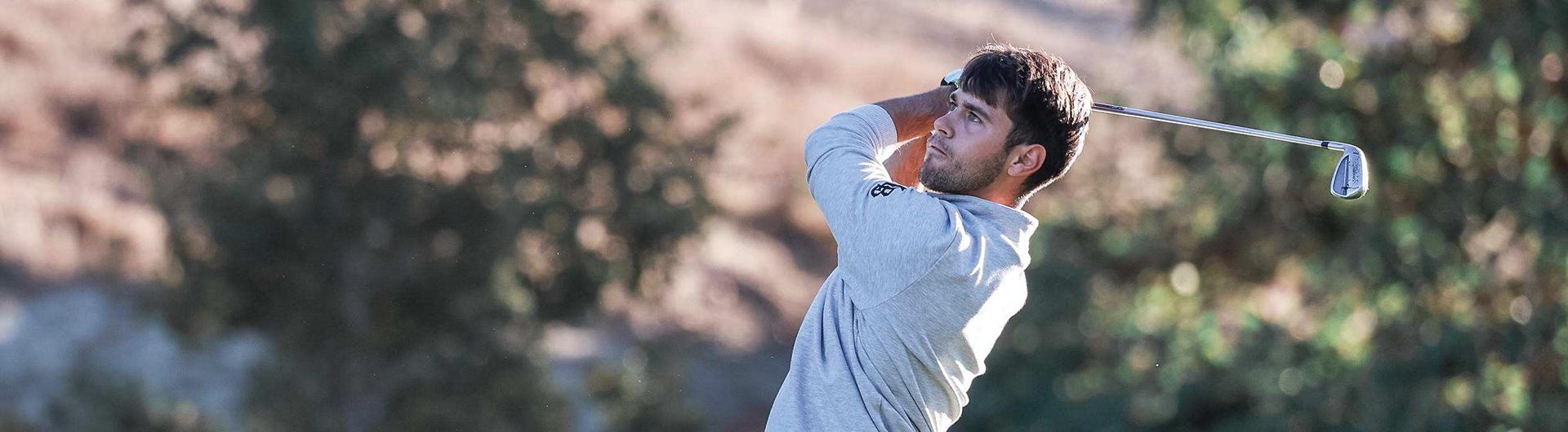 Alejandro de Castro '26 swings a golf club