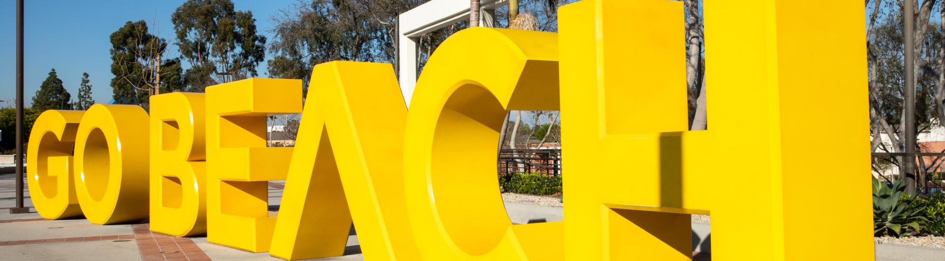 Image of CSULB Go Beach Sign 