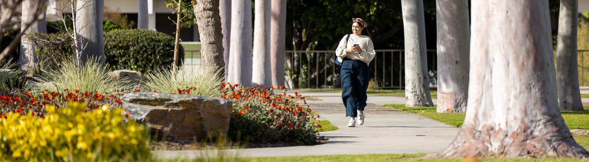 Student on CSULB campus