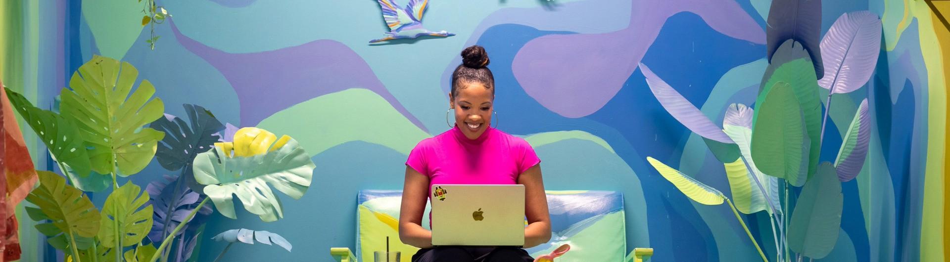 Jessica Pugh '10 with laptop