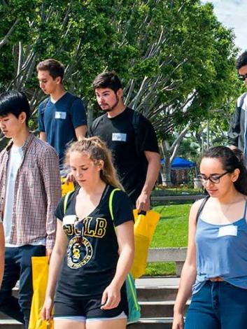 New Students Touring the CSULB Campus