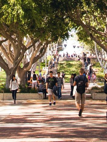 Students walking on the CSULB campus