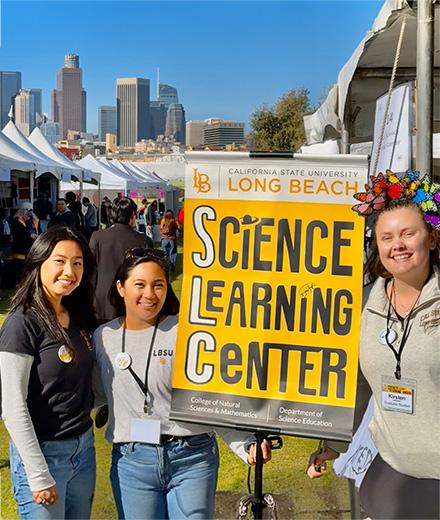 Science Learning Center volunteers at City of STEM festival