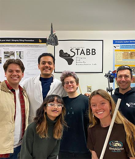 Dr. Benjamin Perlman and student researchers