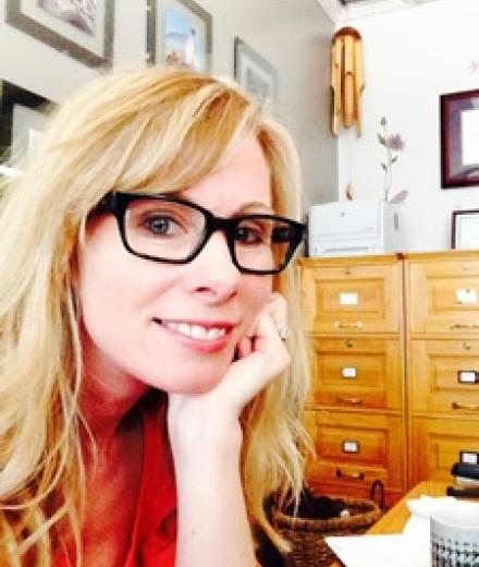 Dr. Aili Malm 