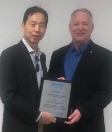 Dr. Yeh and IEEE representative