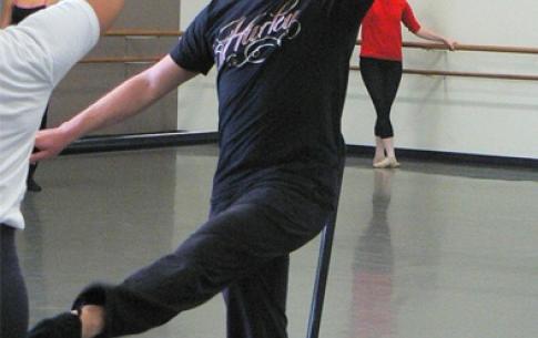 Lorin Johnson teaches Ballet at CSULB Dance.