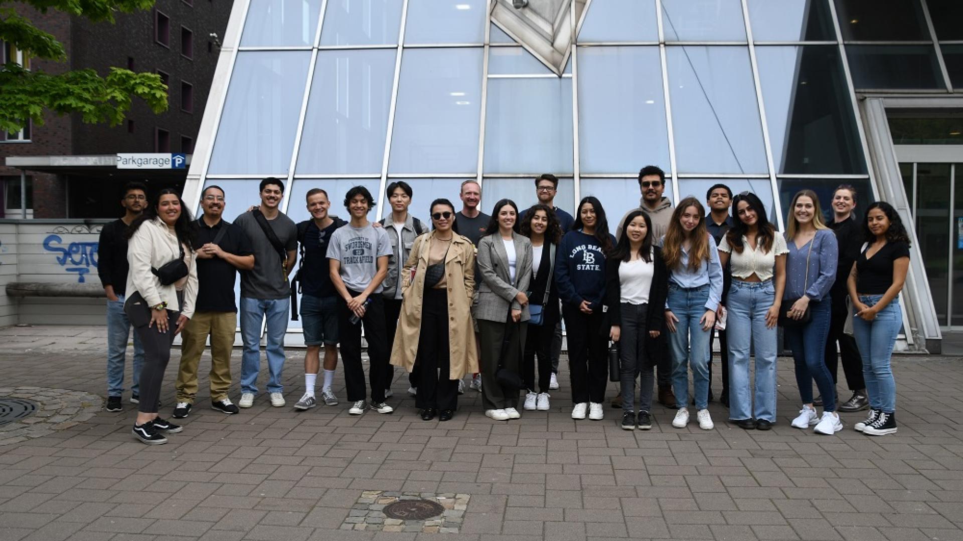 COB Study Abroad IB HAMBURG 2023 Students at a monument