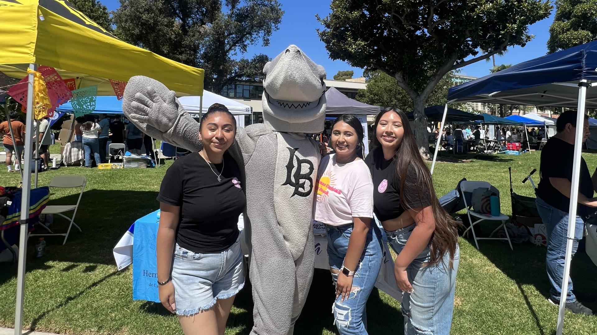 Valerie with students and Elbee at Week of Welcome