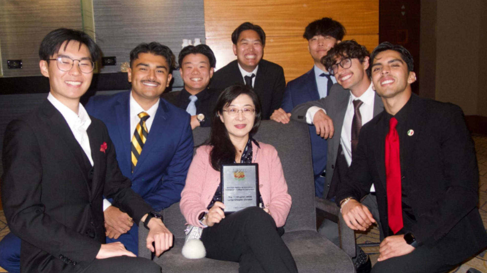 2026 MKTG Chair Yu Wang and Students Team with award