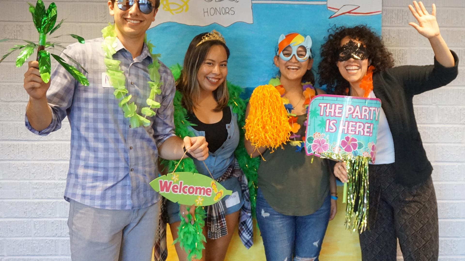 COB Honors Program Meet and Greet 2018 students dress up