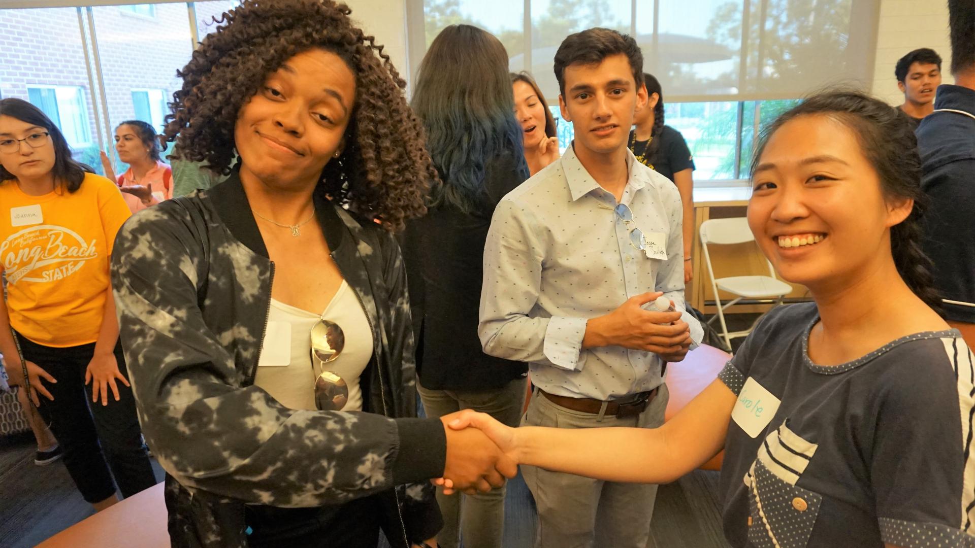 COB Honors Program Meet and Greet 2018 meeting each other shaking hands