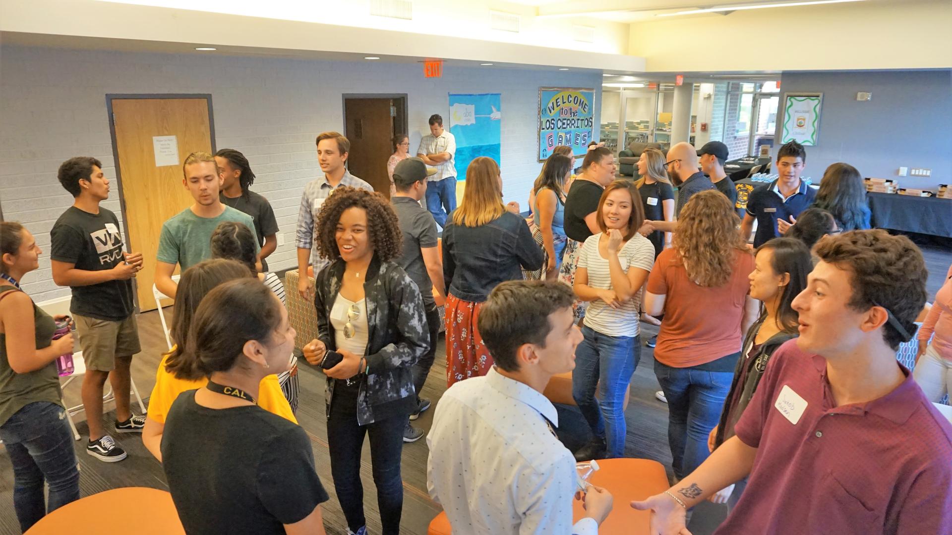 COB Honors Program Meet and Greet 2018 students meeting others