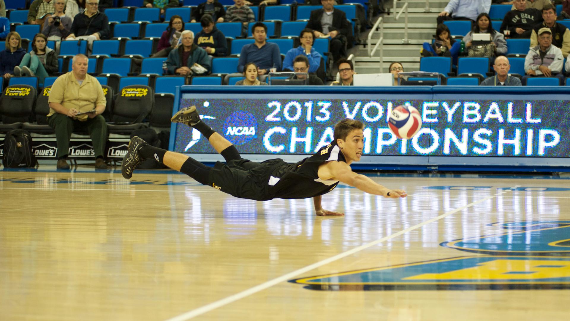 Taylor Crabb dives for volleyball