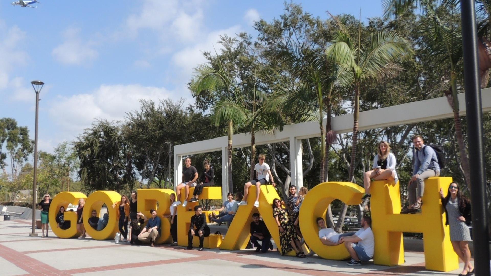 Hamburg HAW CSULB COB 2021 students and professors on Go Beach Sign