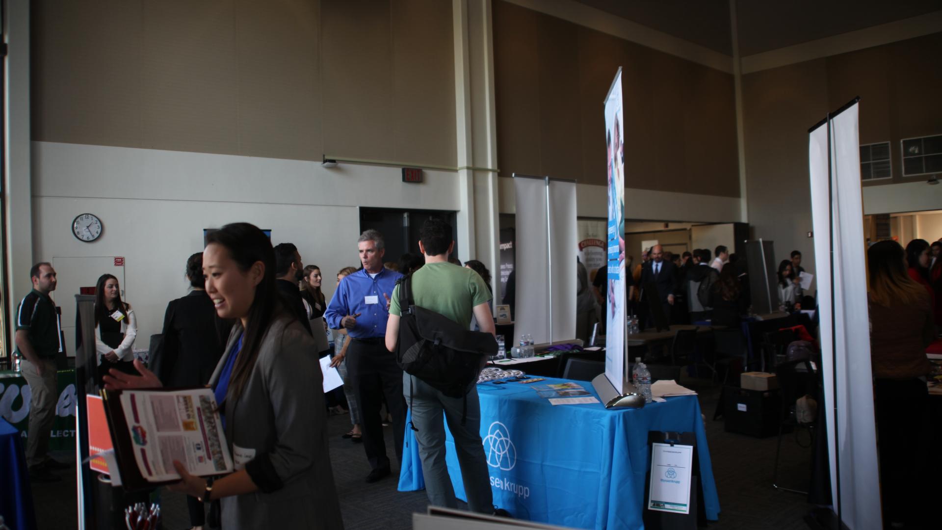 Students and employees at the Business and Healthcare Spring 2018 Job and Internship Fair