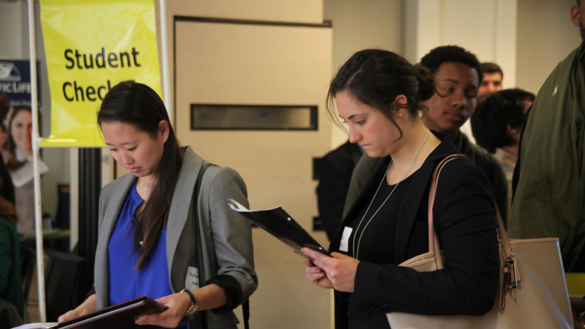 Students and employees at the Business and Healthcare Spring 2018 Job and Internship Fair