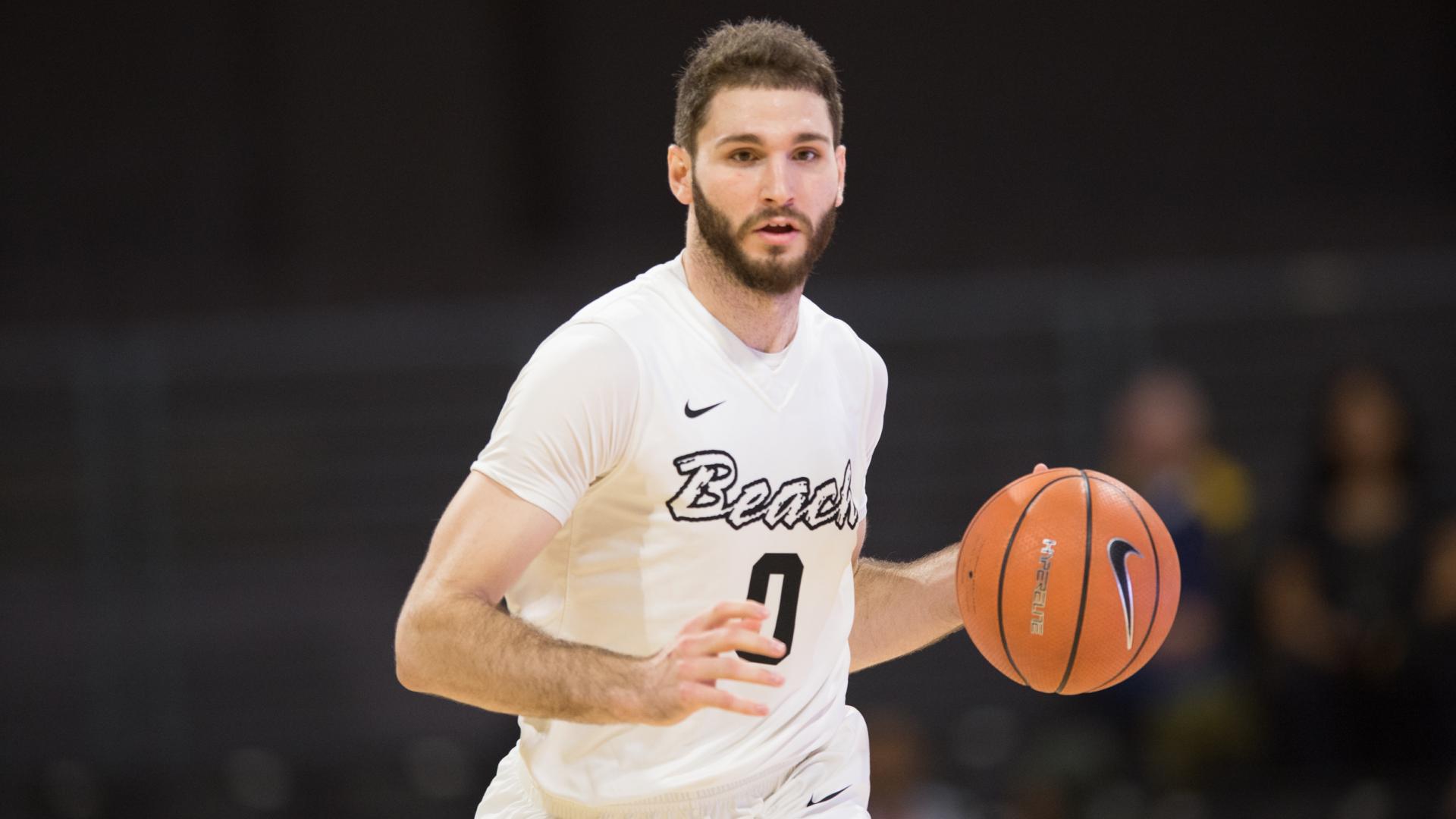 Gabe Levin dribbling the ball