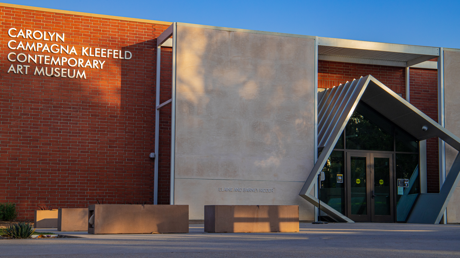 Exterior of the Kleefeld Art Museum
