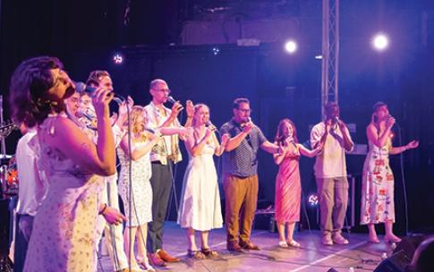 Pacific Standard Time vocal jazz ensemble performing in Havana