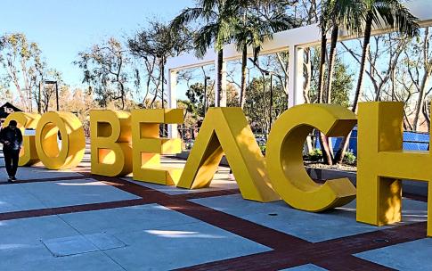 CSULB Go Beach sign