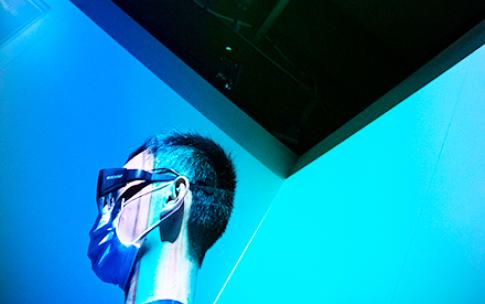 Male student experiences virtual reality by wearing goggles