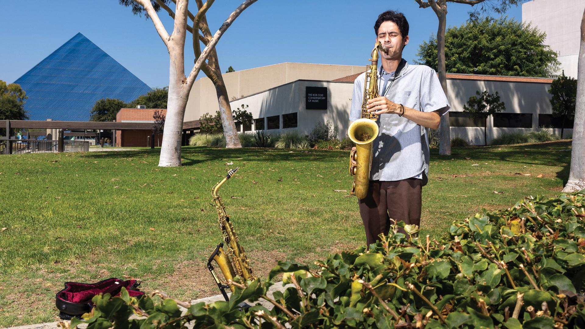 Christian Basabro plays the saxophone with Pyramid behind him