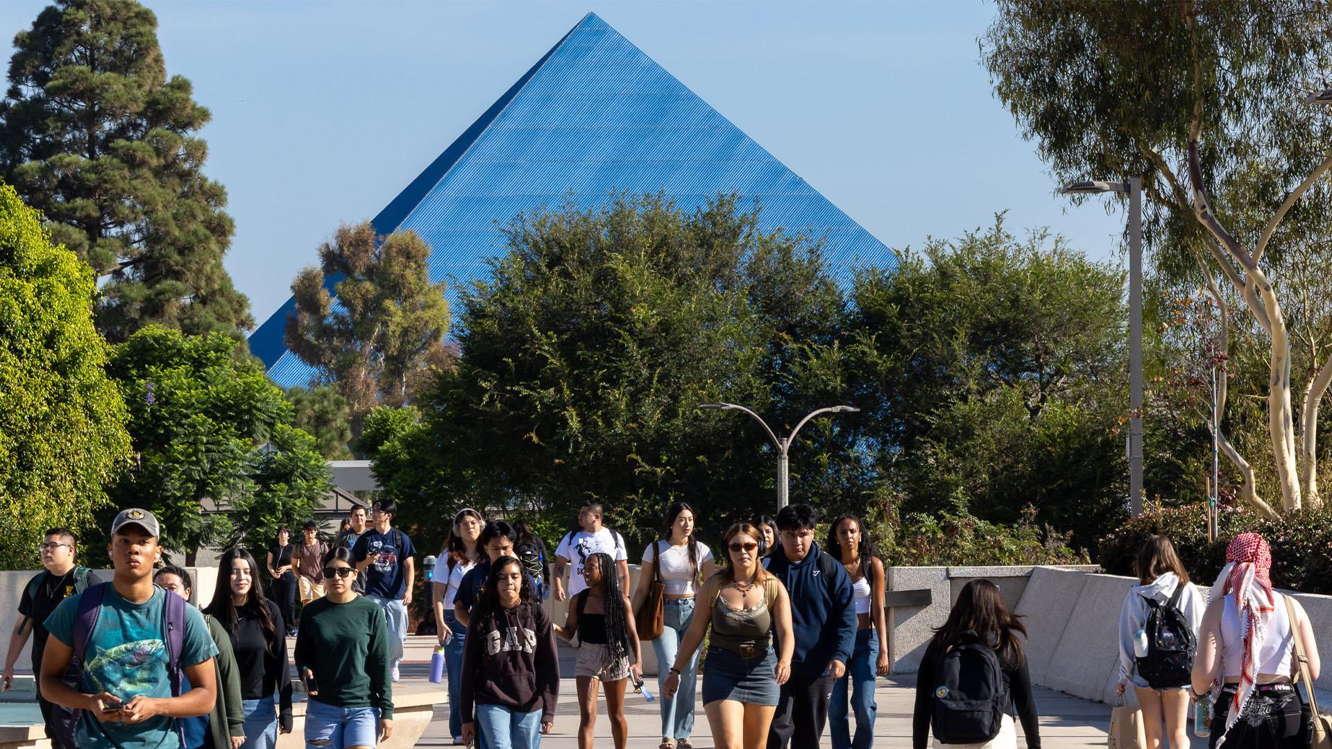 CSULB students walking in front of Walter Pyramid
