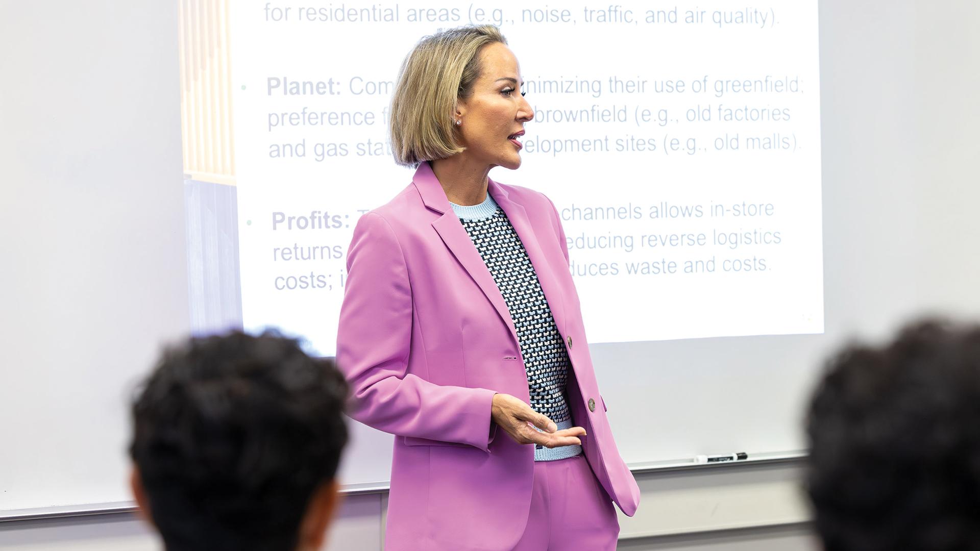CSULB supply chain management Professor Jessica Robinson