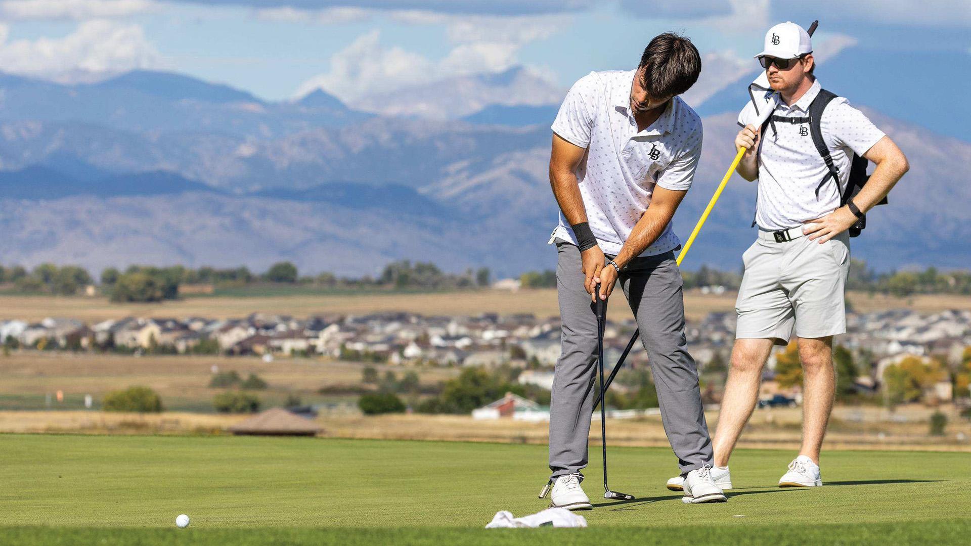 Alejandro de Castro Piera putting a golf ball