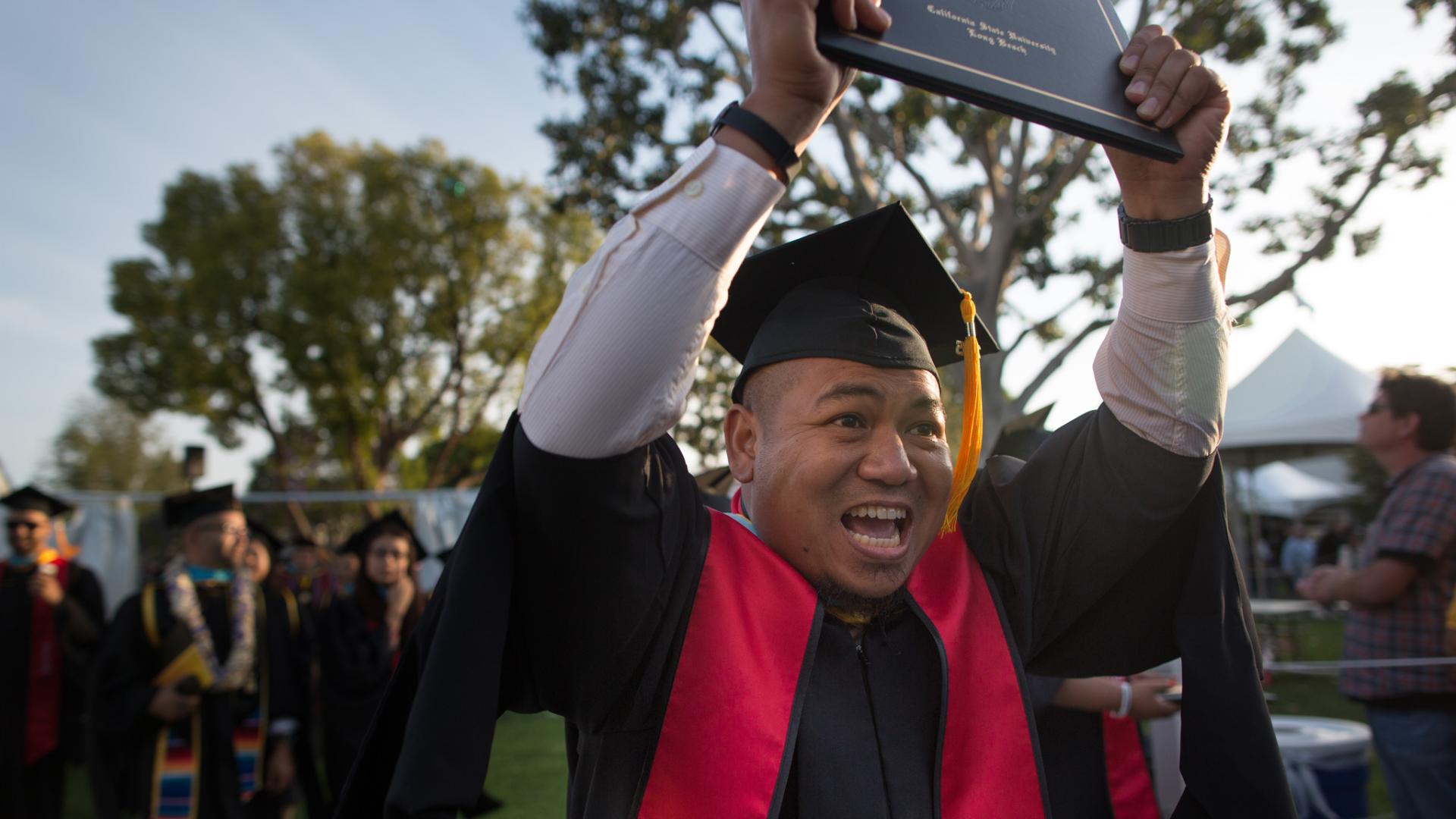 Image: 20150519_thy_graduation_345_0.jpg