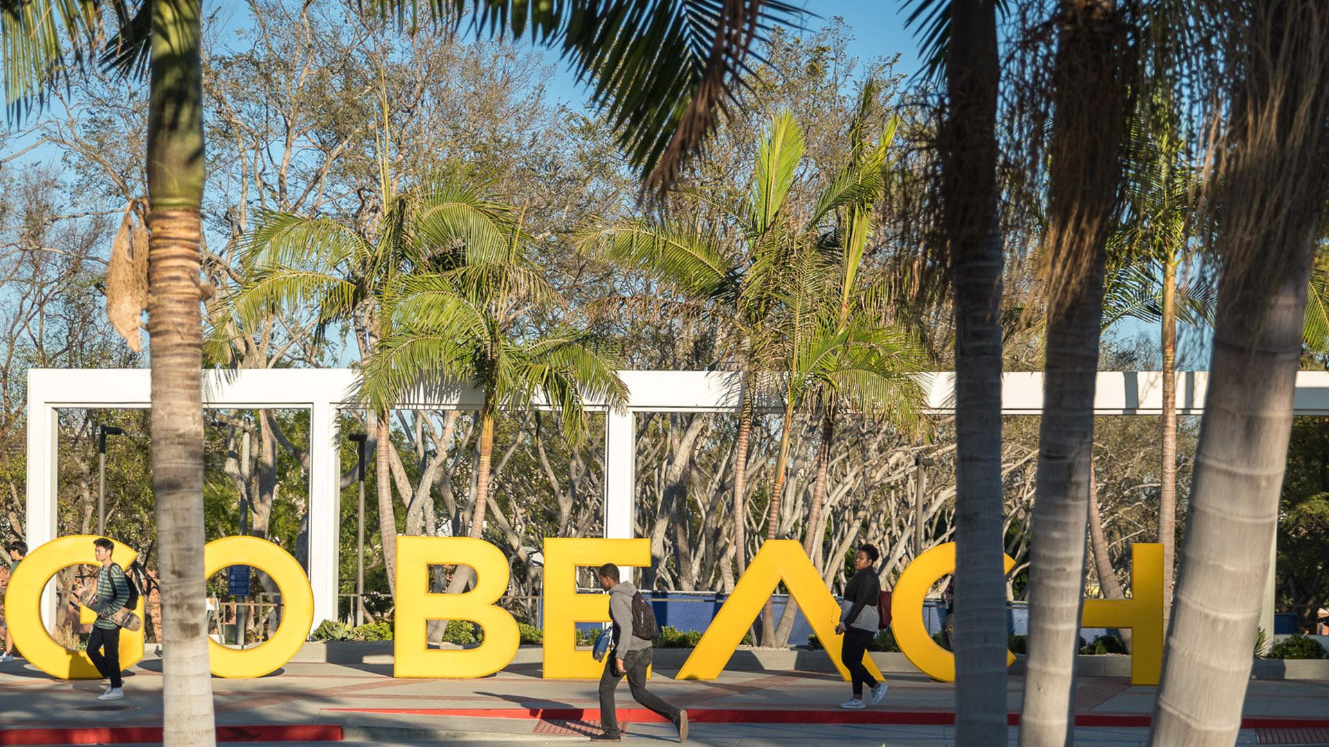 GO BEACH sign