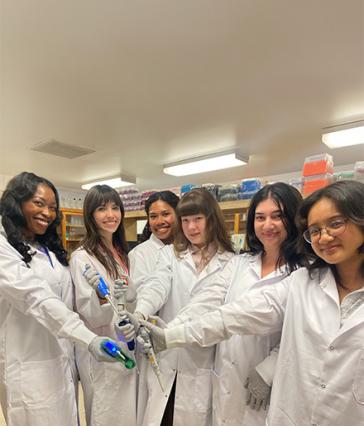 Dr. Lamar Thomas and student researchers in the lab