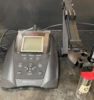 Benchtop water conductivity sensor